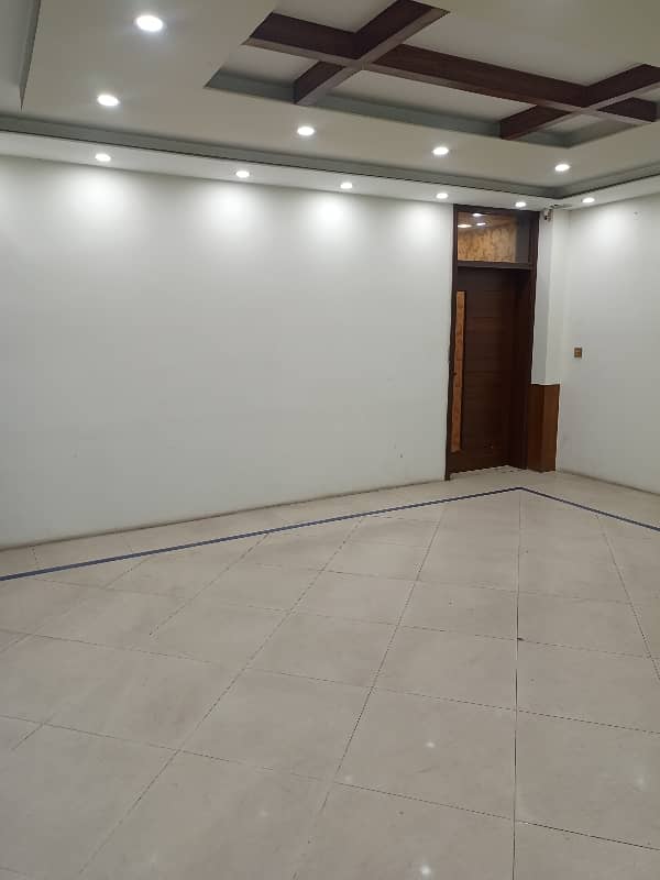 Gulberg 725 Square Feet Office For Sale In Newly Constructed Building 7