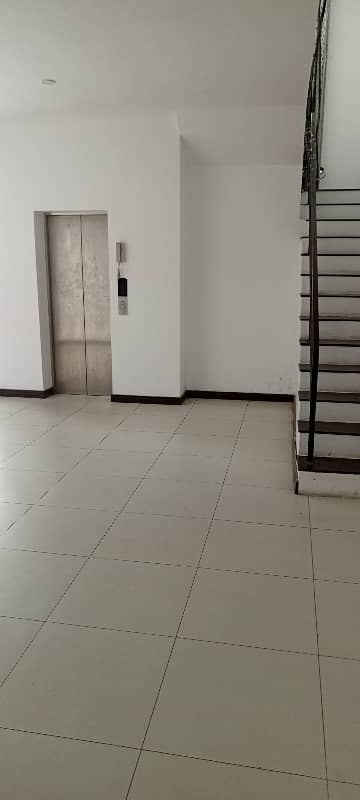 Gulberg 725 Square Feet Office For Sale In Newly Constructed Building 8