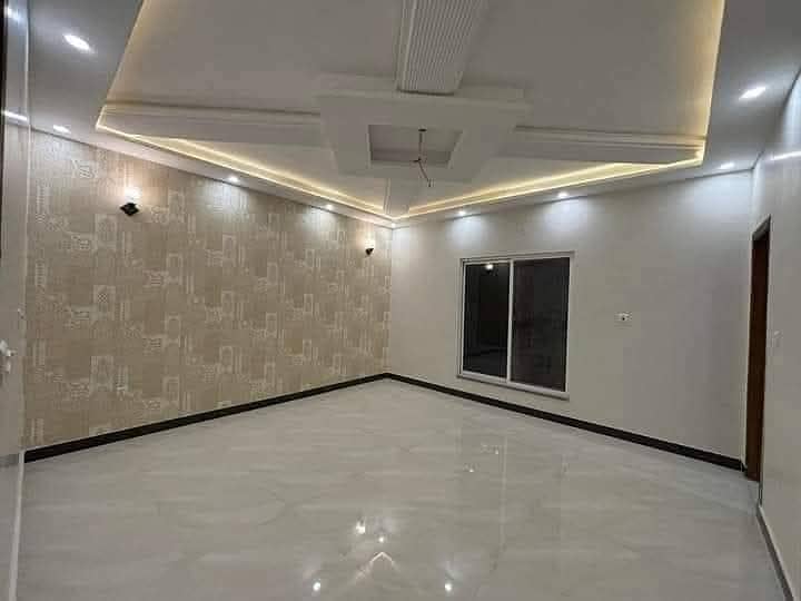 1 kanal house available for rent office & family 17