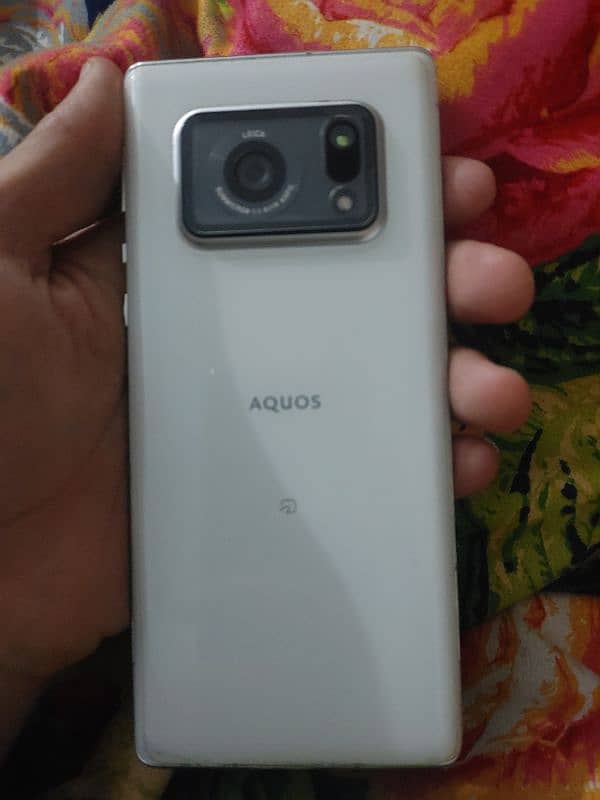 Sharp Aquos r6 10/10 condition non pta 0