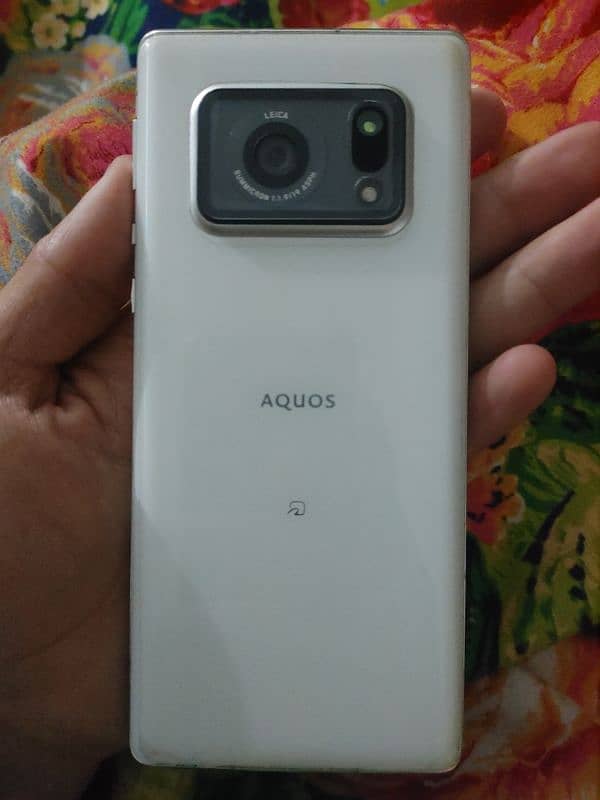 Sharp Aquos r6 10/10 condition non pta 5