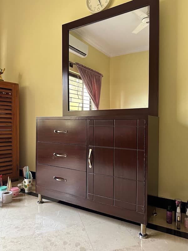 dressing table 0