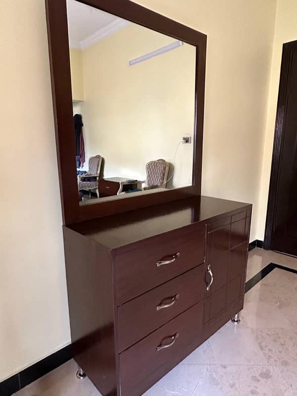 dressing table 1