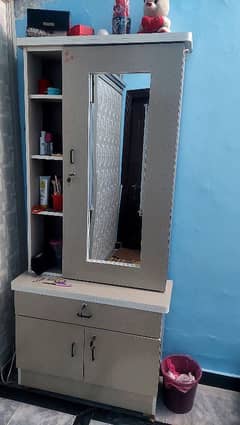 Dressing table