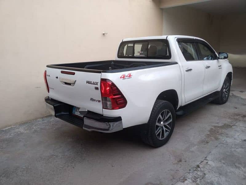 Toyota Hilux 2017 1