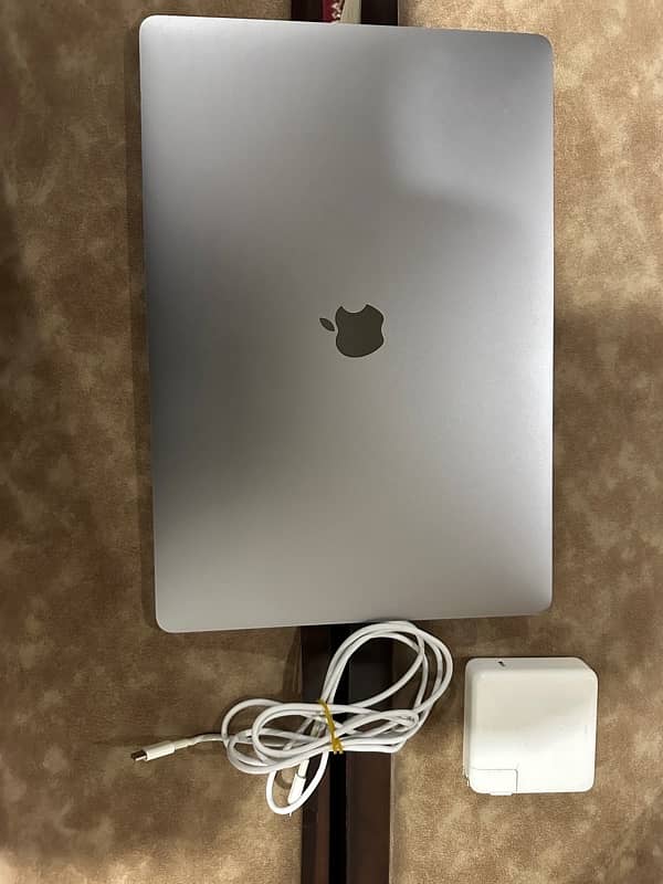 Macbook Pro 16-inch 1