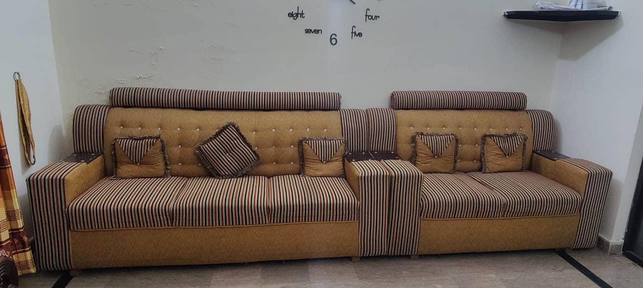 3 seater sofa set, Good condition Fo is available on lucrative price 0