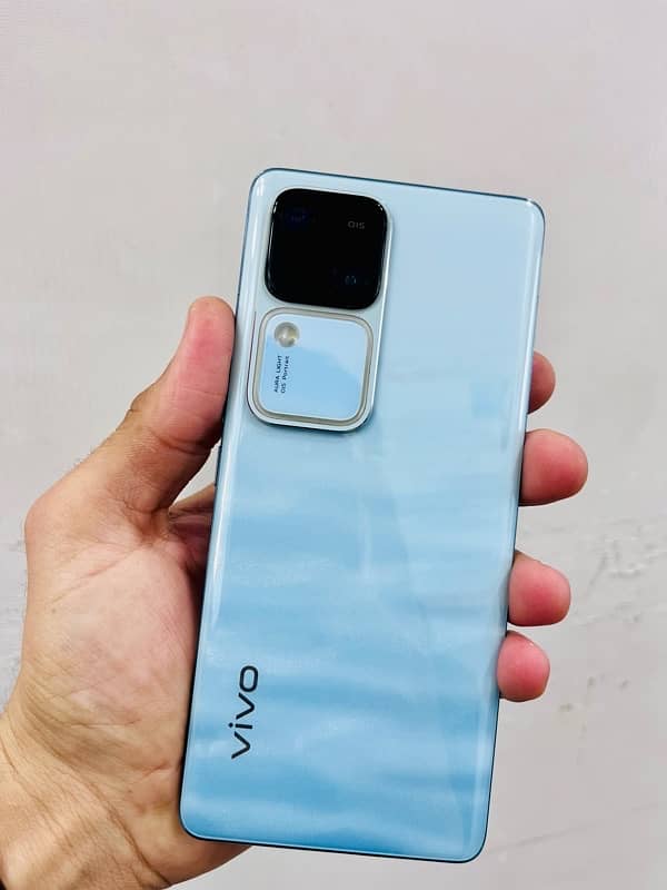 Vivo V30 1