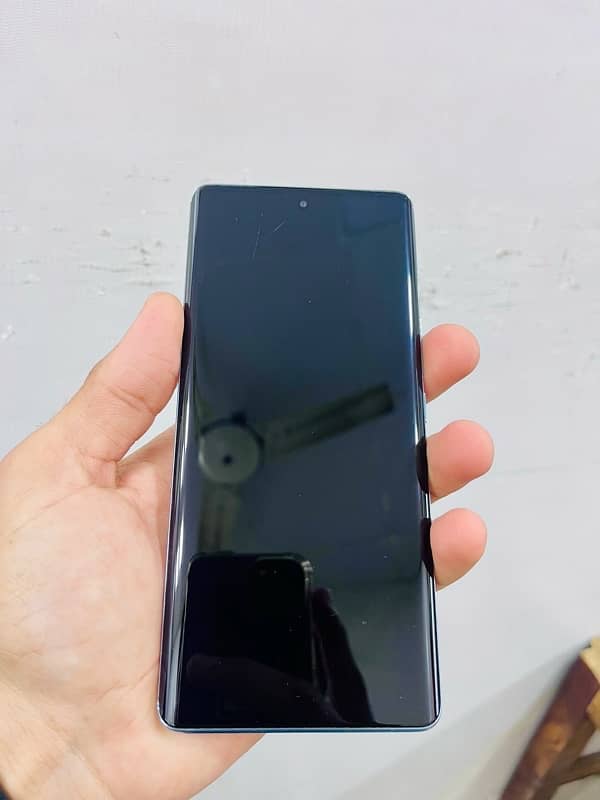 Vivo V30 4