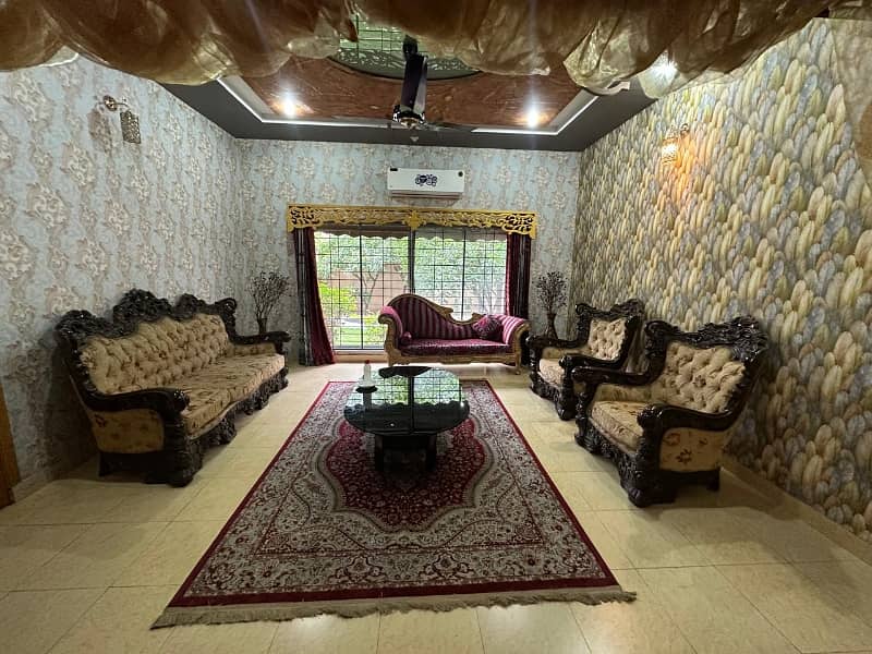 1 KANAL FACING PARK USED HOUSE FOR SALE 1