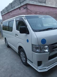 Toyota hiace van model 2010