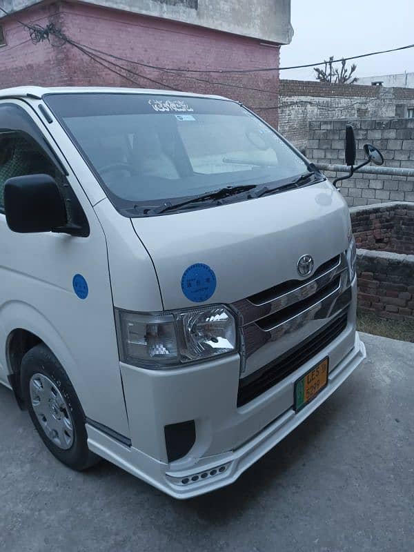 Toyota hiace van model 2010 1