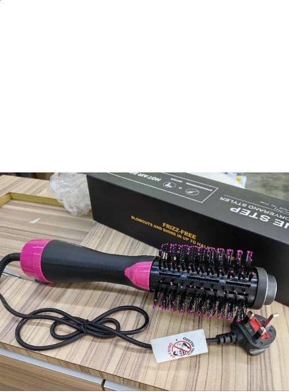 LIGHT WSIGHT AND ERGONOMIC HAIR DRYER BRUSH 1