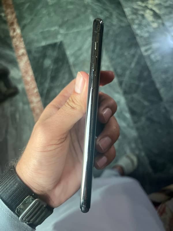 iPhone 11 Pro Max 256GB Non PTA 5