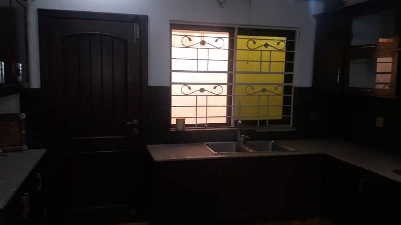 10 MARLA SLIGHTLY USED UPPER PORTION IS AVAILABLE FOR RENT ON TOP LOCATION OF WAPDA TOWN LAHORE 2