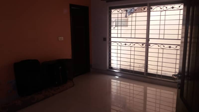 10 MARLA SLIGHTLY USED UPPER PORTION IS AVAILABLE FOR RENT ON TOP LOCATION OF WAPDA TOWN LAHORE 5