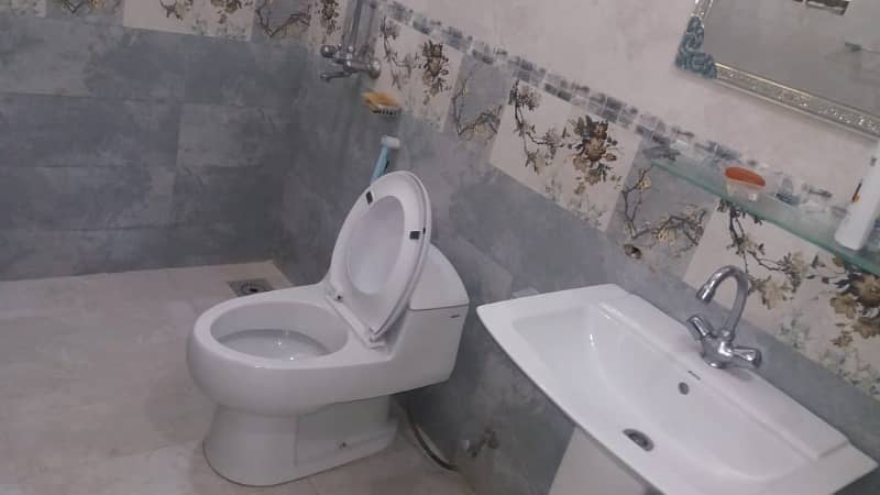 10 MARLA SLIGHTLY USED UPPER PORTION IS AVAILABLE FOR RENT ON TOP LOCATION OF WAPDA TOWN LAHORE 6