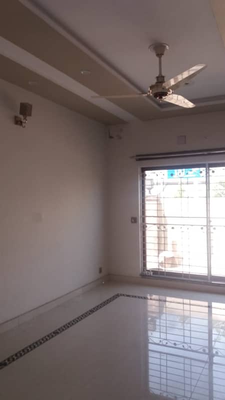 10 MARLA SLIGHTLY USED UPPER PORTION IS AVAILABLE FOR RENT ON TOP LOCATION OF WAPDA TOWN LAHORE 14