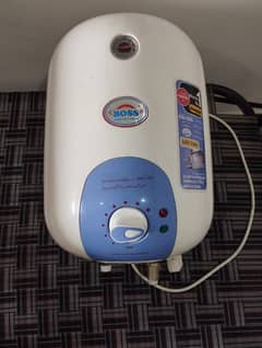 Boss Geyser 15 L capacity, new condition