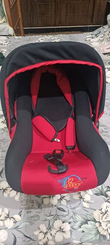 Carry cot/ car seat 2