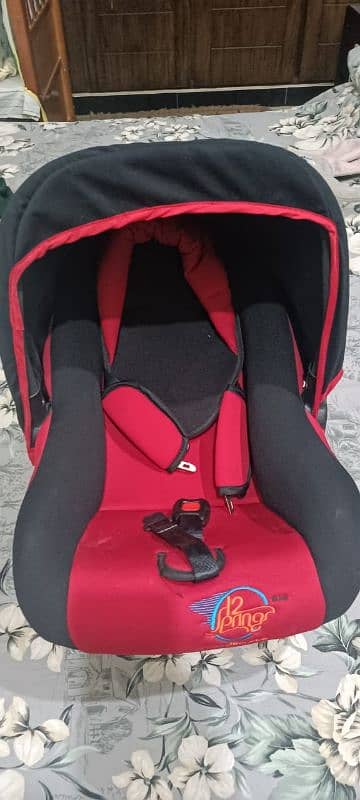 Carry cot/ car seat 3