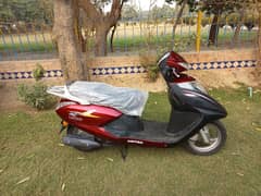 United Scooty 2022 end model  100 CC petrol 850 km driven only