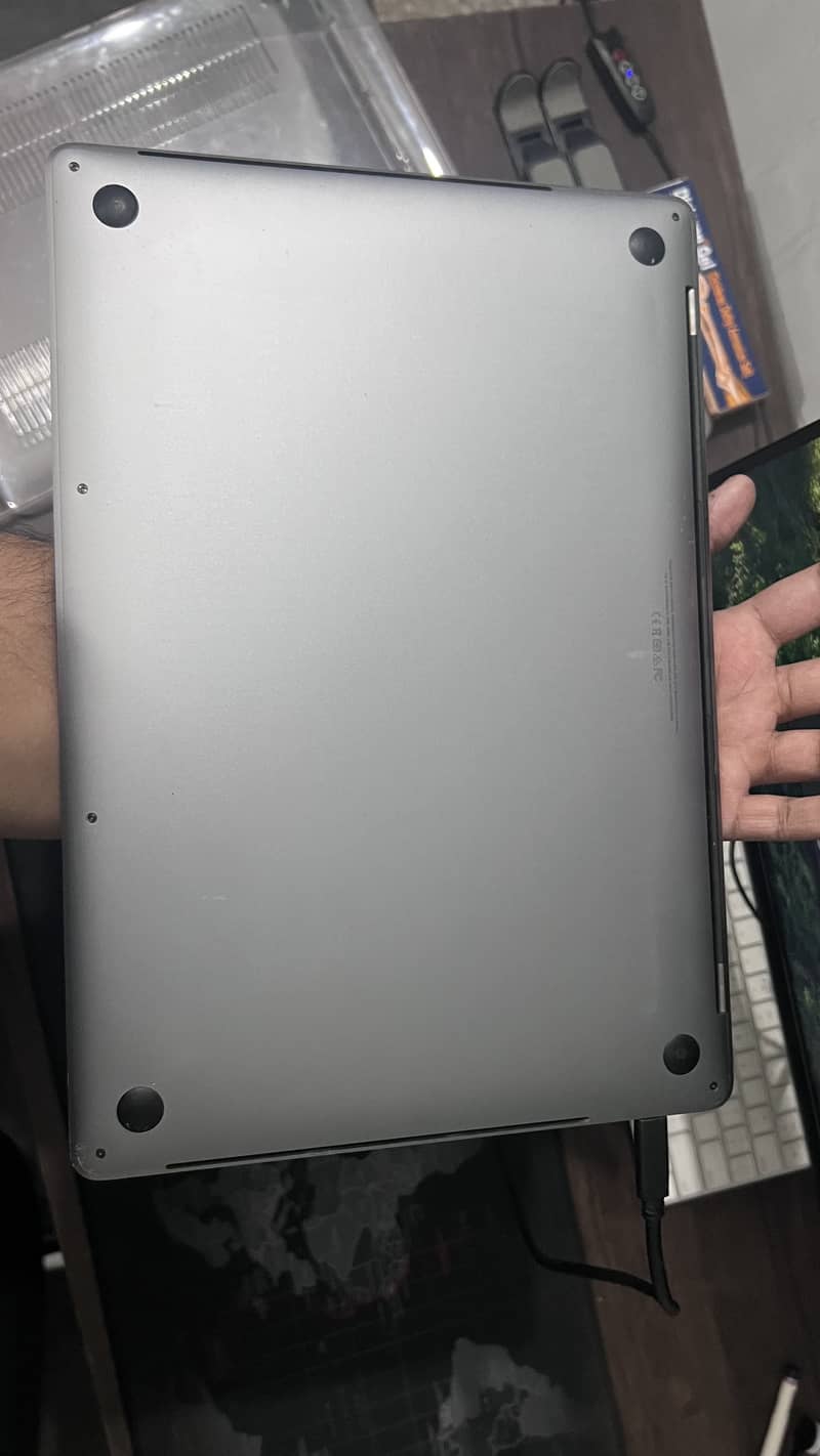 15.2" Macbook Pro 2018 32gb/256gb 4gb Graphic Card 10