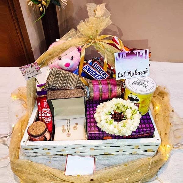 Valentines Gift baskets,boxes,handmade boquant 4