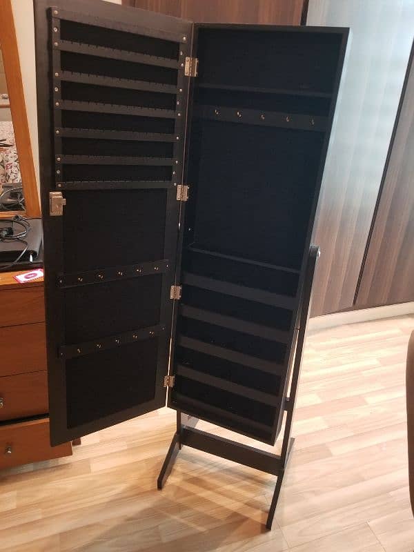 jewelry organiser cabinet 1