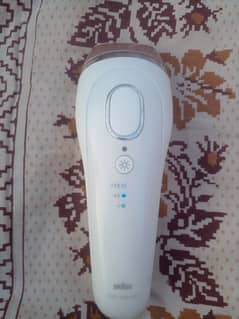 BRANDED BRAUN IPL LEASER HAIR REMOVER IN FULLY WORKING