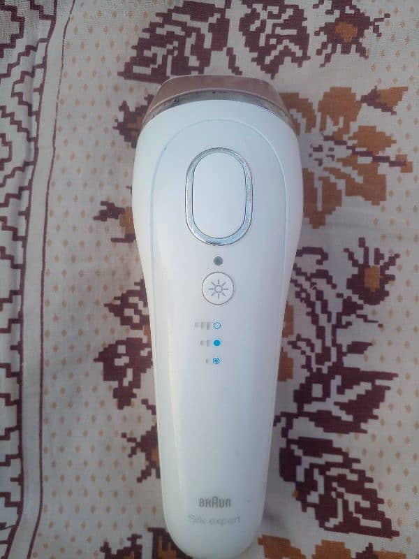 BRANDED BRAUN IPL LEASER HAIR REMOVER IN FULLY WORKING 0