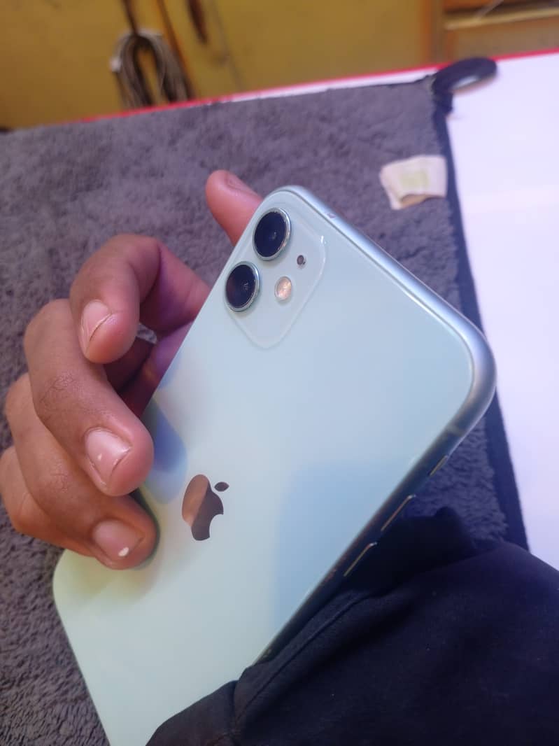 Apple iPhone 11 8