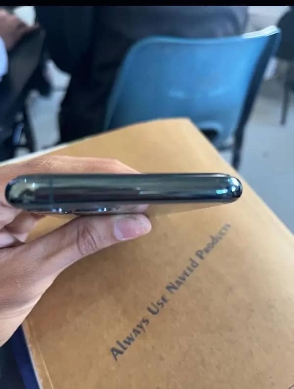 IPhone 11 pro midnight Green 2