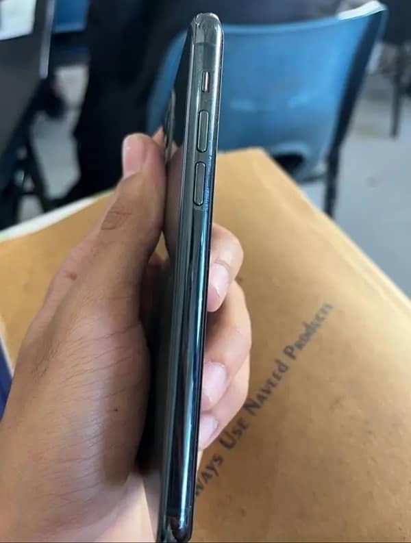 IPhone 11 pro midnight Green 3