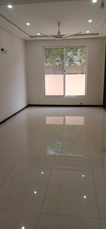 1 Bedroom Apartment Available For Rent In G11 0