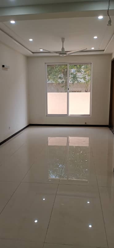 1 Bedroom Apartment Available For Rent In G11 1