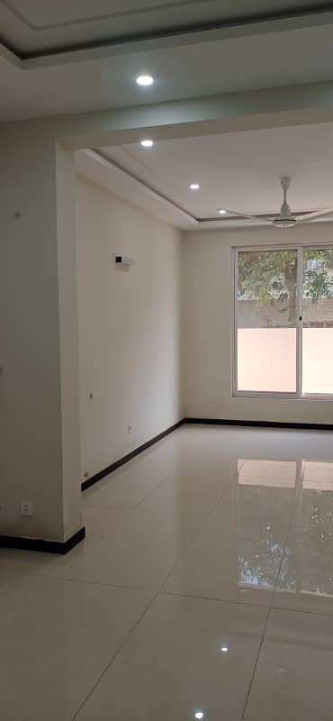 1 Bedroom Apartment Available For Rent In G11 3