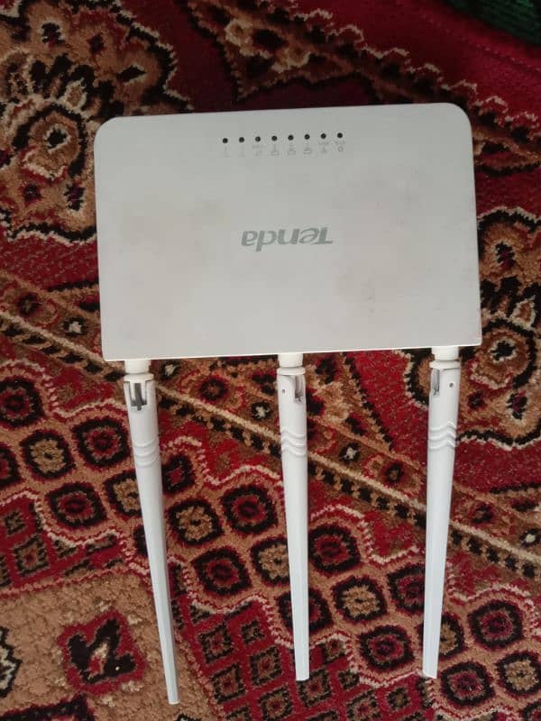 tenda wifi router f3 in good condition 3