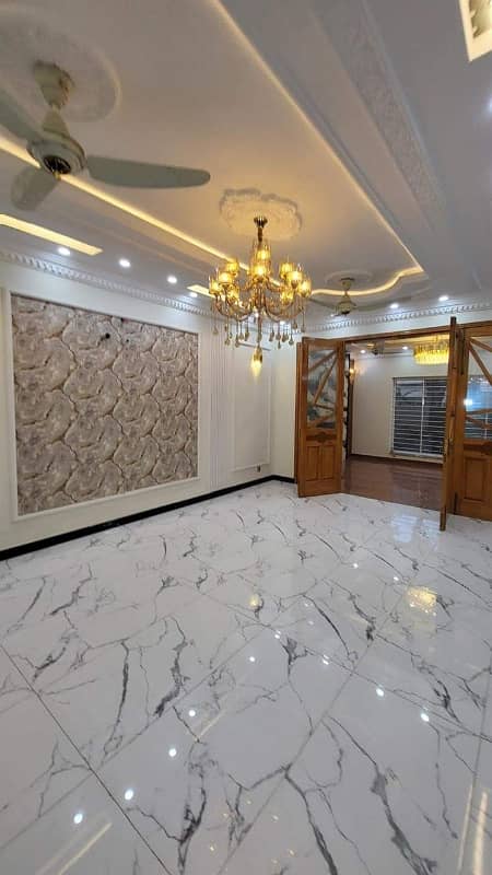 11 MARLA BEAUTIFUL HOUSE FOR SALE IN SECTOR C BAHRIA TOWN LAHORE 8