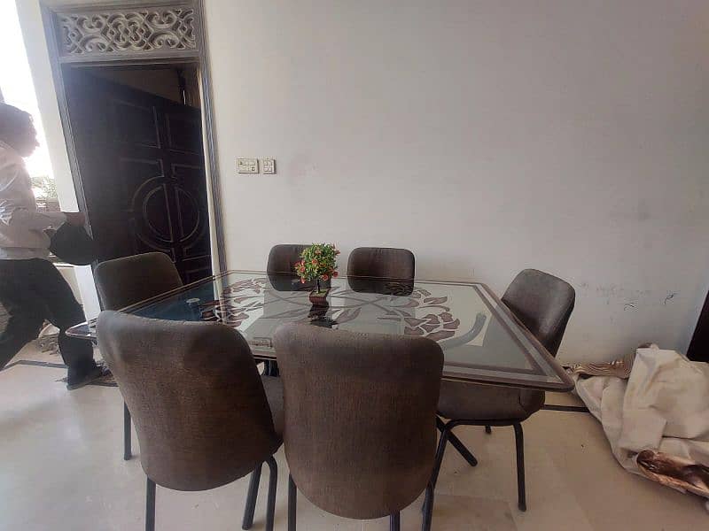 dining table good condition 2