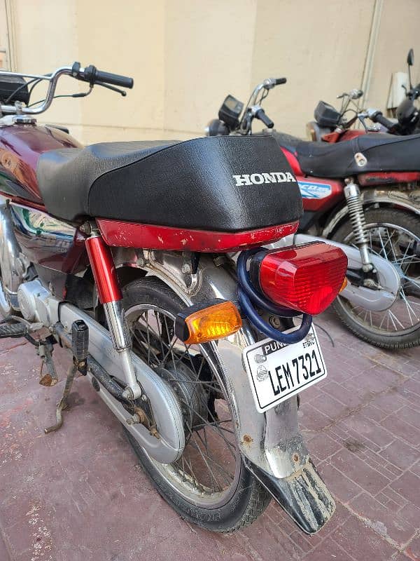 Honda  CD 70 2