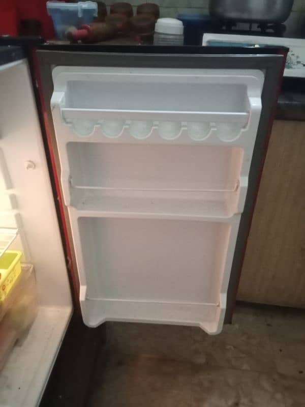 dowlance fridge 1