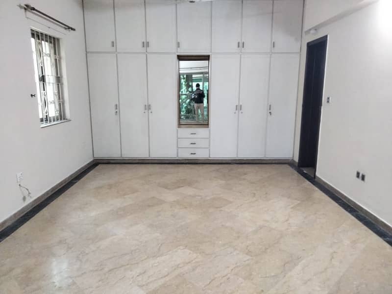 1 Kanal Beautiful Lower Portion Available For Rent In DHA Phase 3, Block X, Lahore Cantt. 11