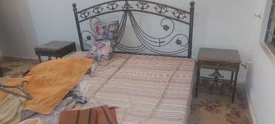 iron bed king size