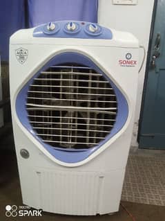 Plastic body water circulation air cooler