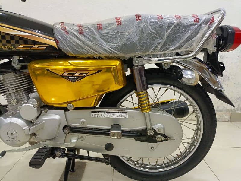 Honda CG 125 2024 Model Gold Edition 3