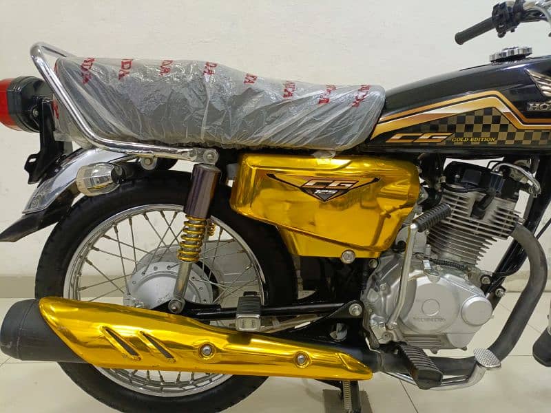 Honda CG 125 2024 Model Gold Edition 5