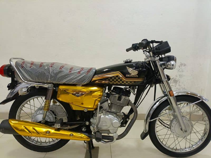 Honda CG 125 2024 Model Gold Edition 6