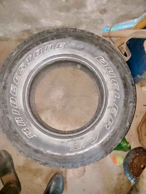 land cruiser Tyre 1