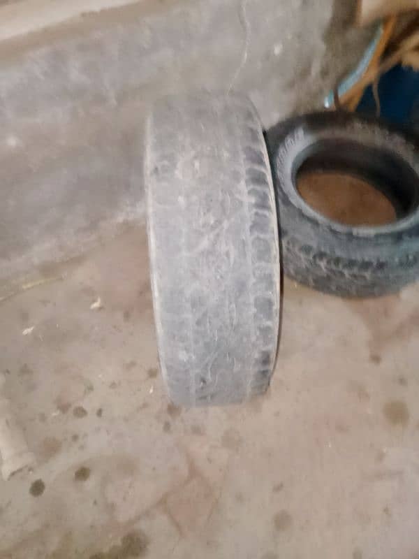 land cruiser Tyre 2